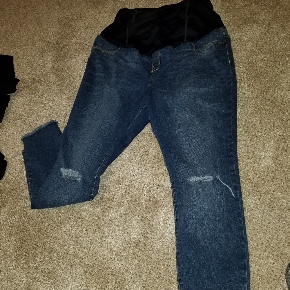 Euc distressed maternity jeans